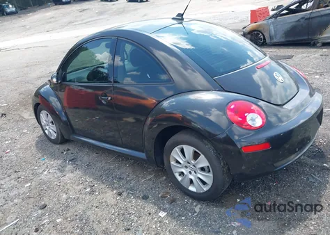 2010 Volkswagen New Beetle 2.5L from USA, damaged, VIN 3VWRW3AG3AM026588